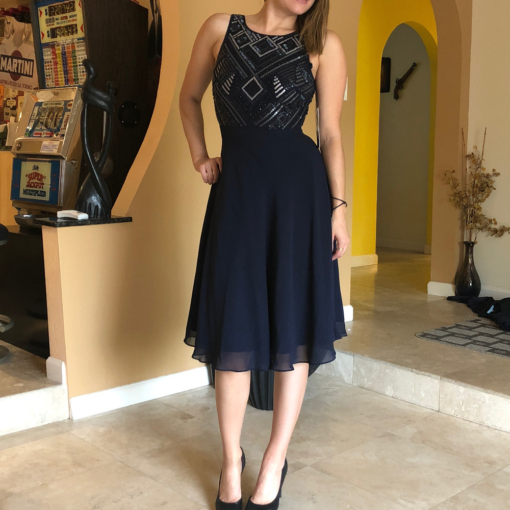 NWT Size 2 Tahari Cocktail Dress